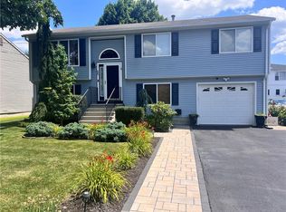 55 Ashley St, Cranston, RI 02910