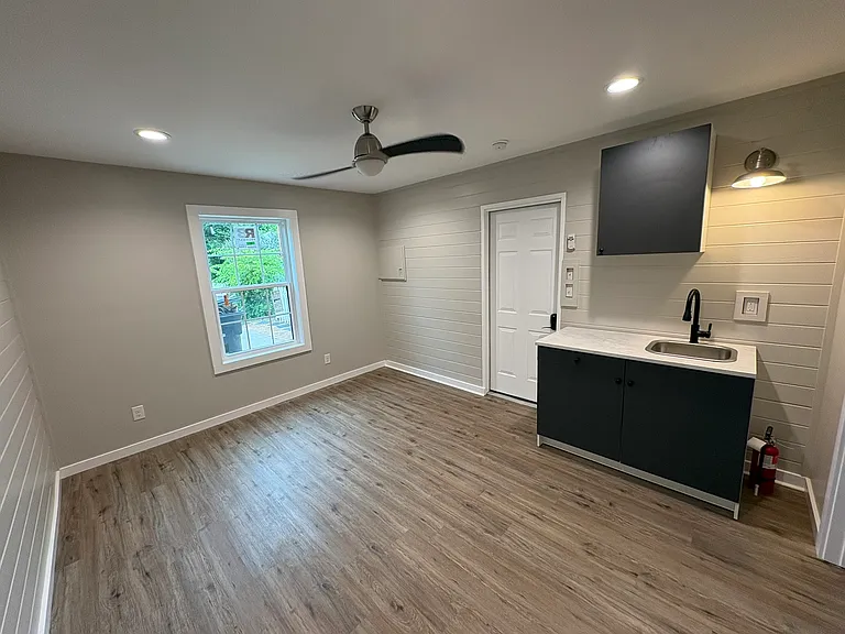 109 E College St #B — Photo 1
