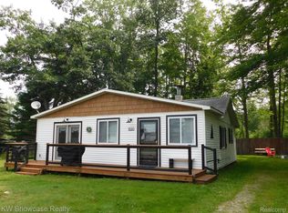 1020 Lakewood Dr, East Tawas, MI 48730