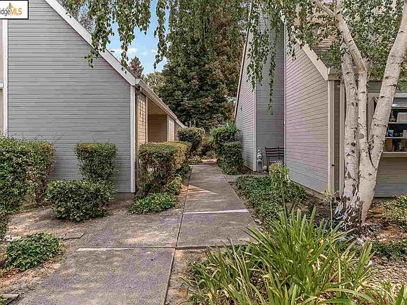 2nd image of 1713 Somerset Pl