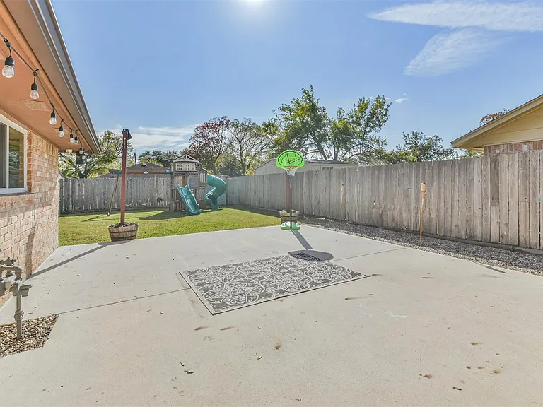 7623 Yellow Pine Dr — Photo 36