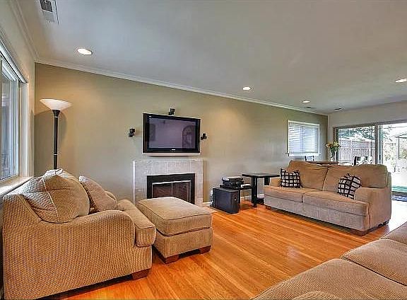 3rd image of 2327 Boxwood Dr