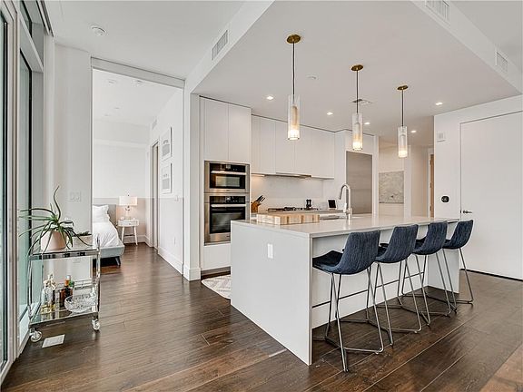5th image of 501 West Ave #1205