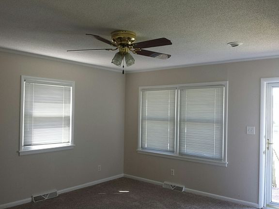 3rd image of 503 W Clay St