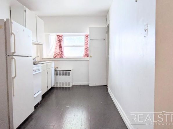 517 3rd Ave APT 1L