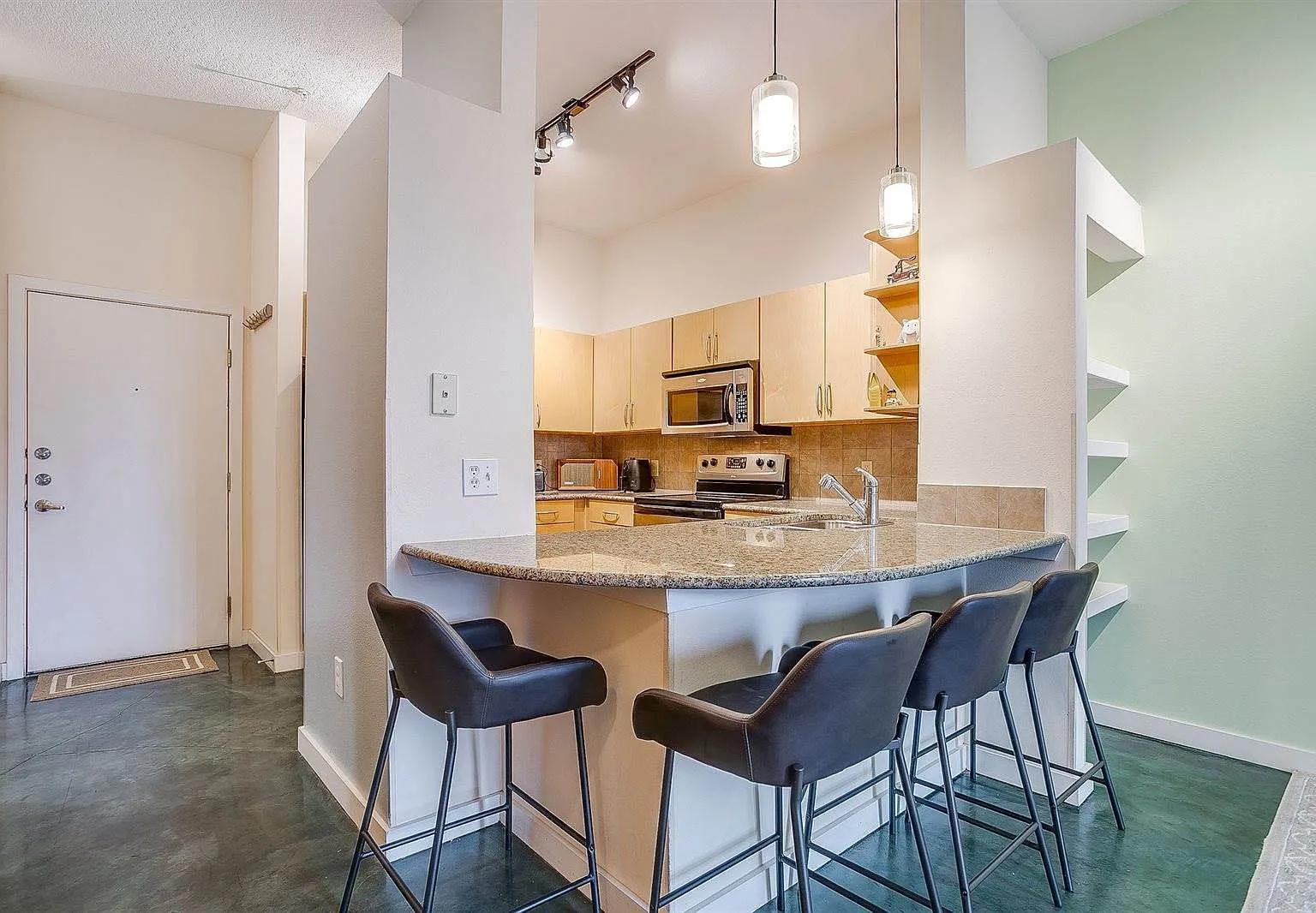 1 bed, 778 sqft, $1,650 — Photo 3