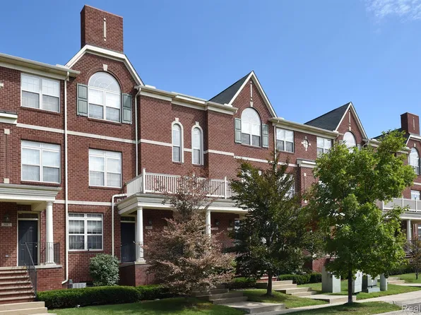 3079 Camden Dr, Troy, MI 48084