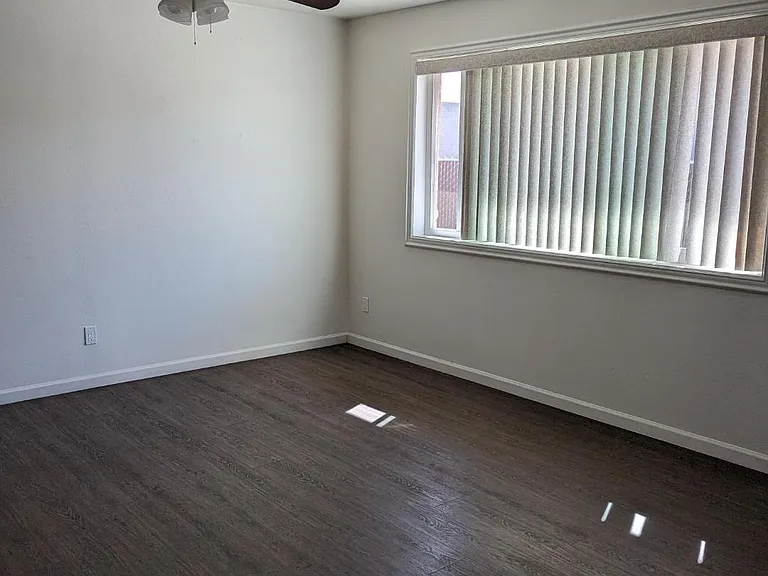245 Geronimo Ln N #C — Photo 2