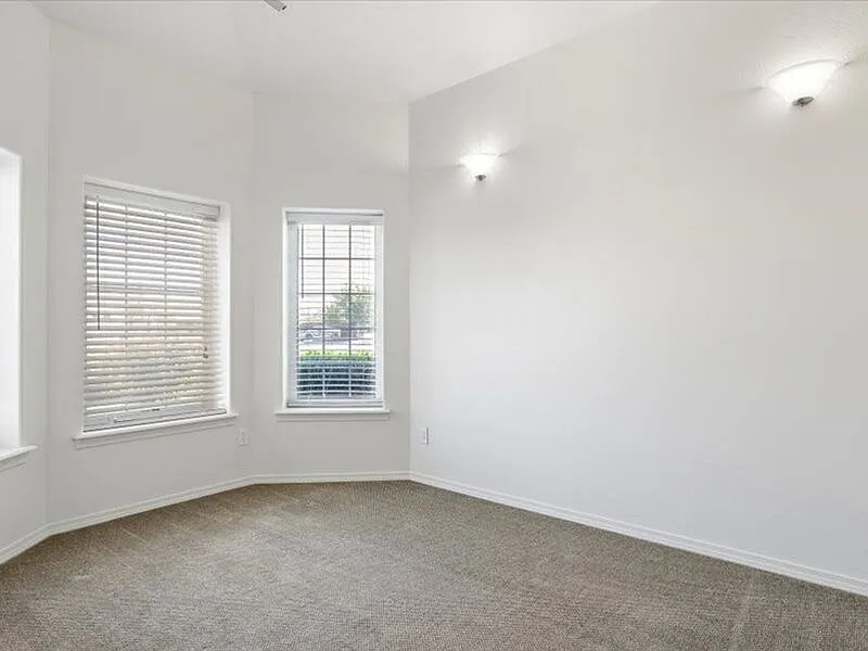 3 bed, 2.0 bath, 1280 sqft, $2,100 — Photo 4