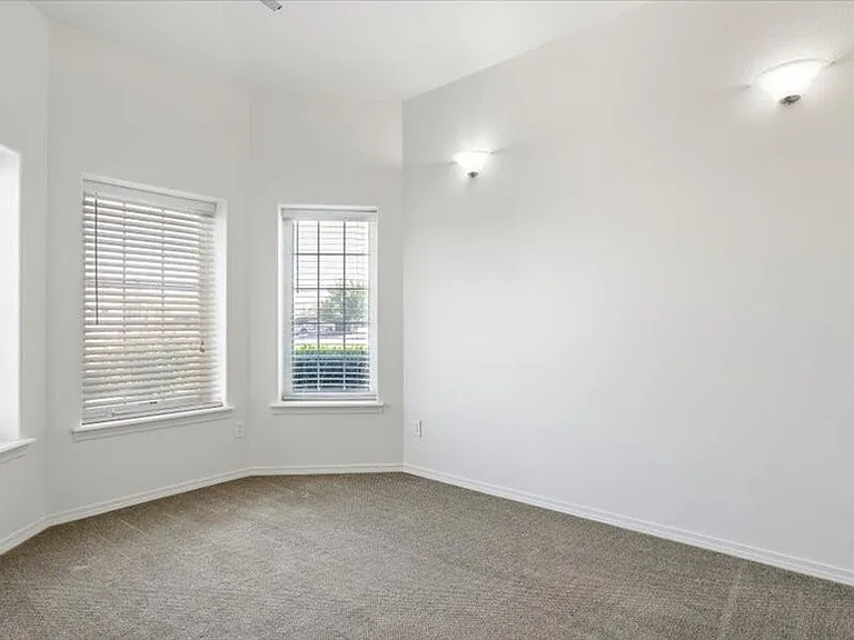9604 Mia Ln — Photo 4