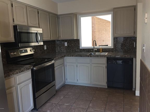 3rd image of 5126 E Windsor Ave