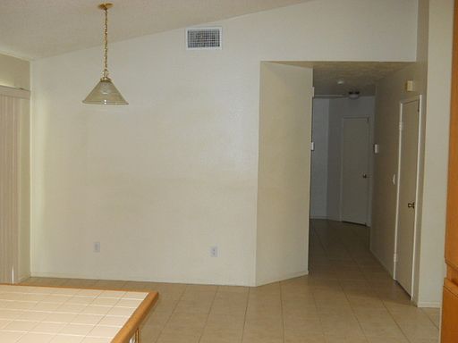 4th image of 25184 Vanessa Ct