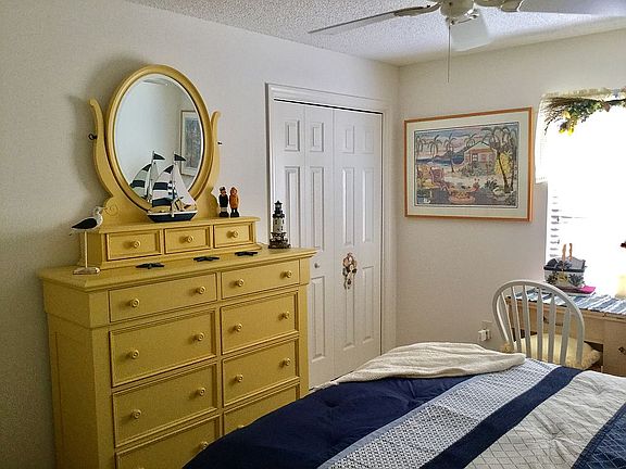 4th image of 1045 Cottageville Ln