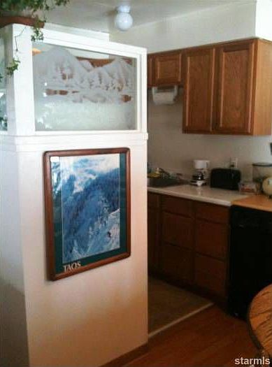 2nd image of 1156 Bonanza Ave #3