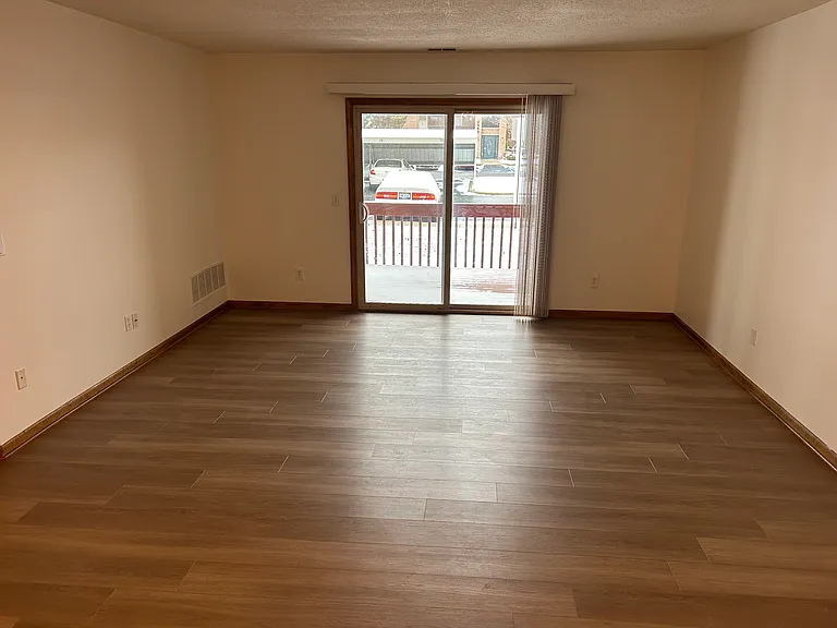 2504 Eagles Cir #4 — Photo 4
