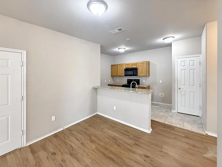 512 Hazelwood St #A — Photo 6