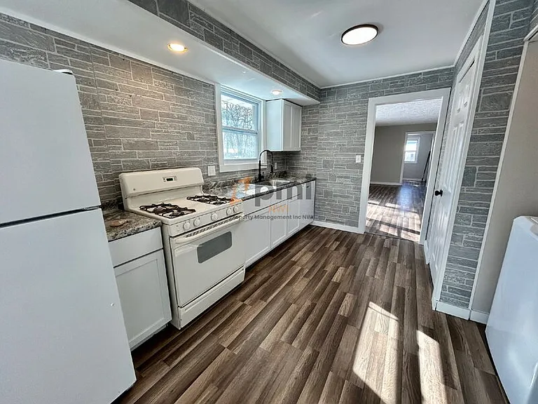 14725 Bryan St — Photo 3