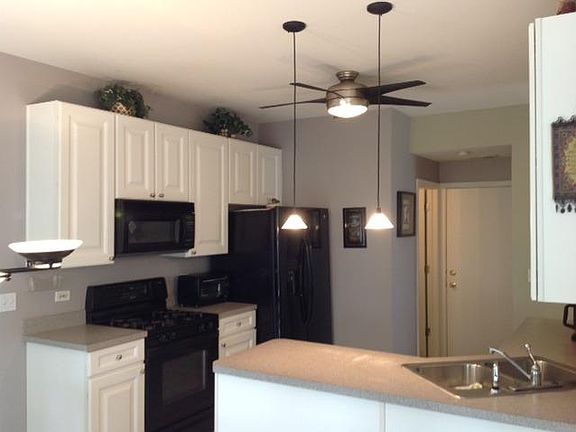 2nd image of 3889 Blackstone Dr