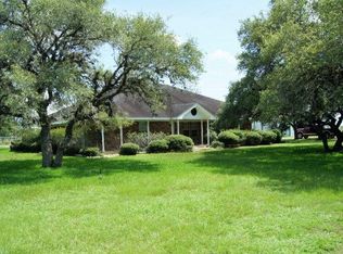 197 Garrett Rd, Yoakum, TX 77995
