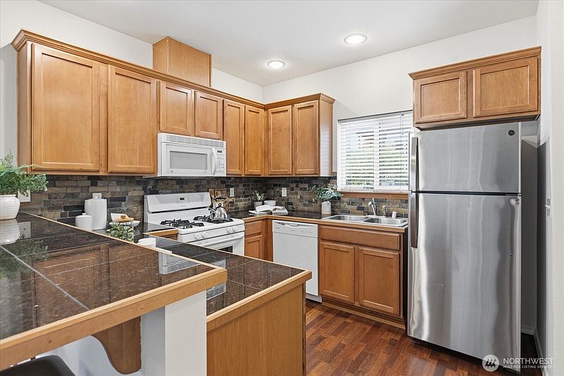 5th image of 4736 Delridge Way SW #B