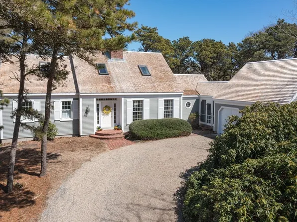 84 Emery Ln, North Chatham, MA 02650