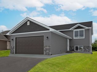 8875 Parkview Cir, Chisago City, MN 55013