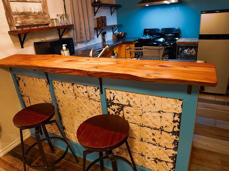 Bar/Kitchen