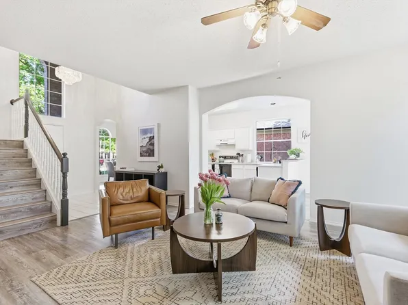 239 High Pointe Ln, Cedar Hill, TX 75104