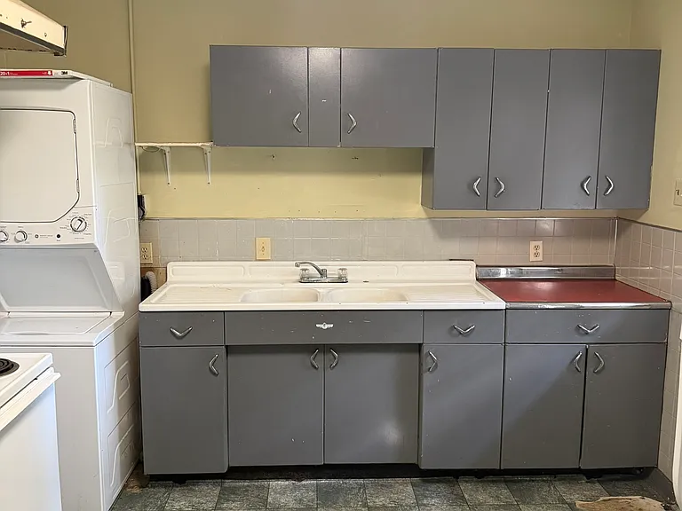 819 Center St #819 — Photo 8