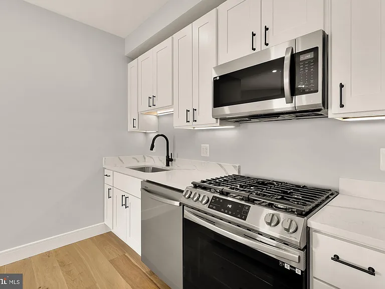 3215 Mount Pleasant St NW #403 — Photo 8