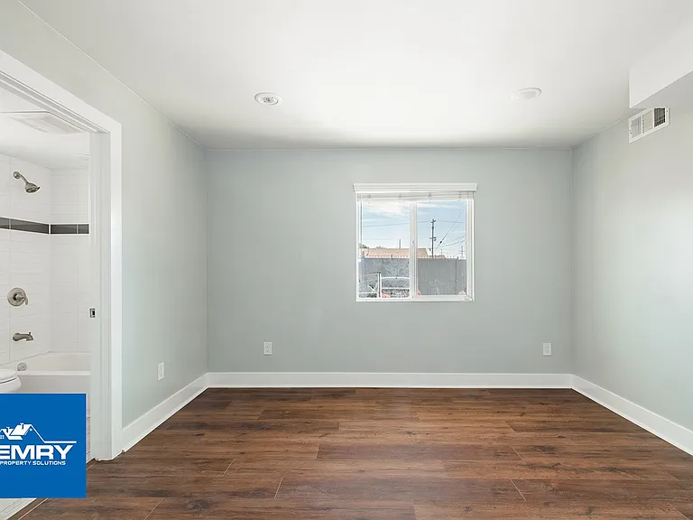 814 N Wilmington Blvd — Photo 20