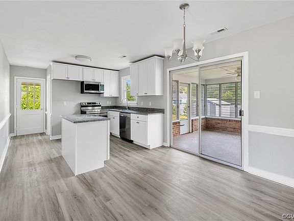 4th image of 7418 Park Dr