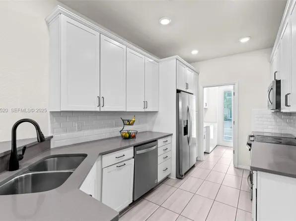 1190 Eucalyptus Dr Unit 1, Hollywood, FL 33021