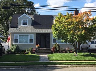 252 Thelma Ave, Merrick, NY 11566