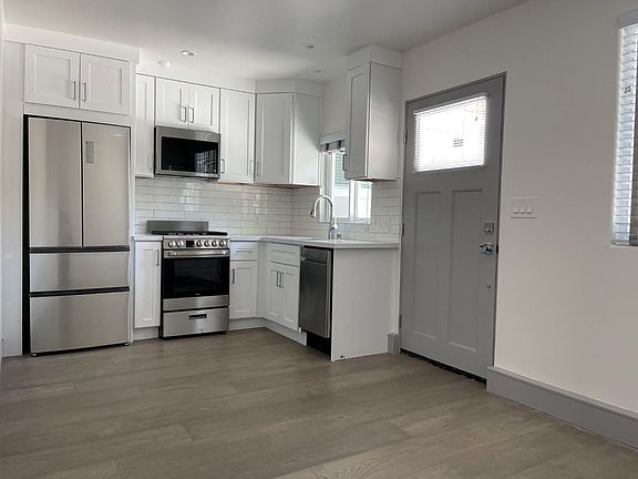 3rd image of 954 Myrtle St Unit 2
