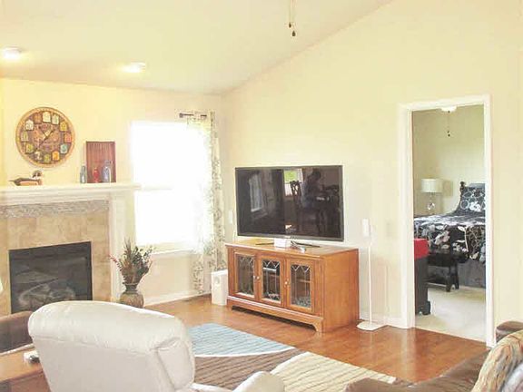 4th image of 733 Sommersby St