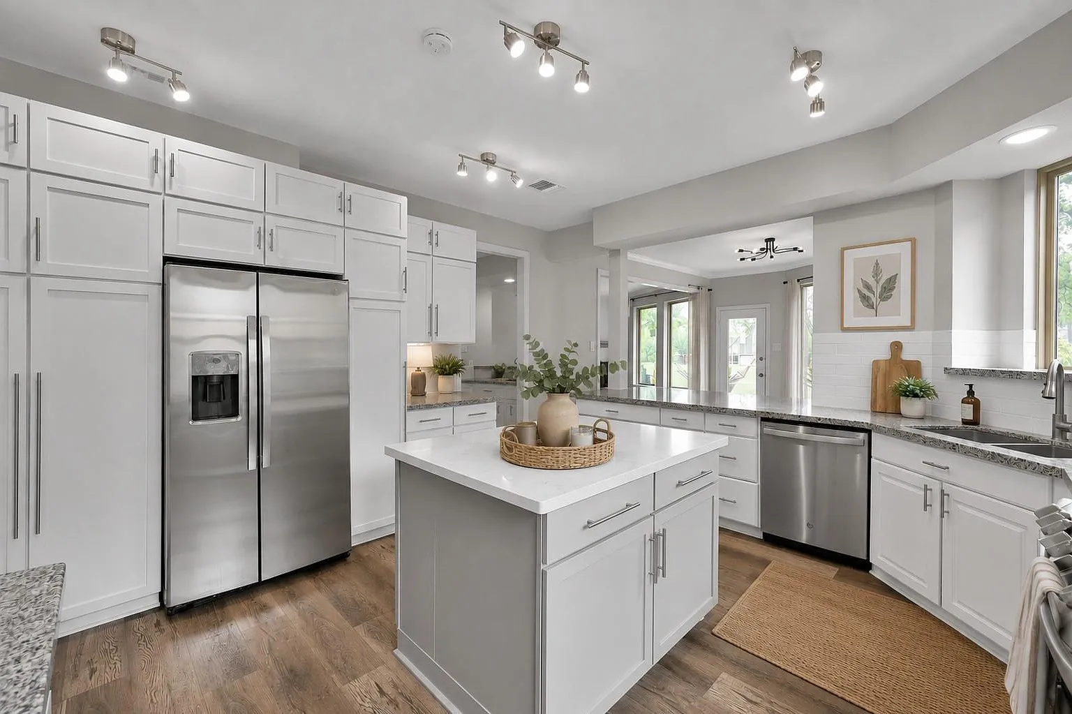 4 bed, 2.5 bath, 2589 sqft, $2,500 — Photo 3