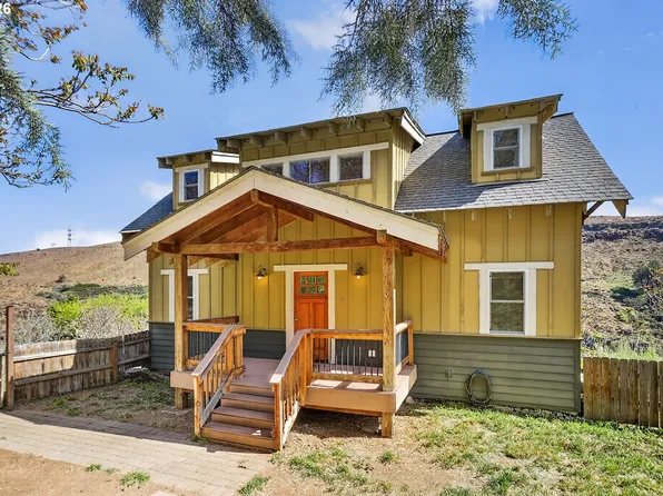 499 1st St, Maupin, OR 97037