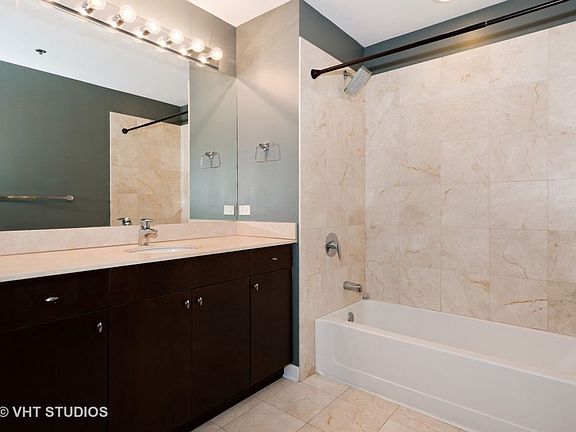 4th image of 303 W Ohio St #2909