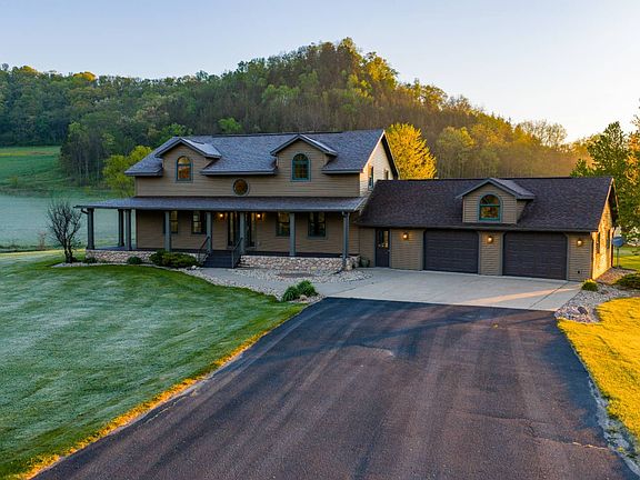 4th image of 17685 Bluff Rd