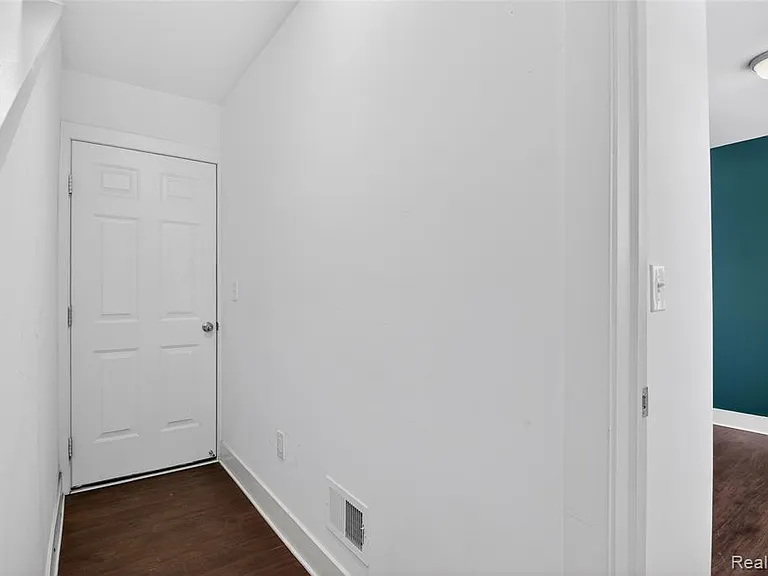 2925 Square Lake Ct — Photo 18