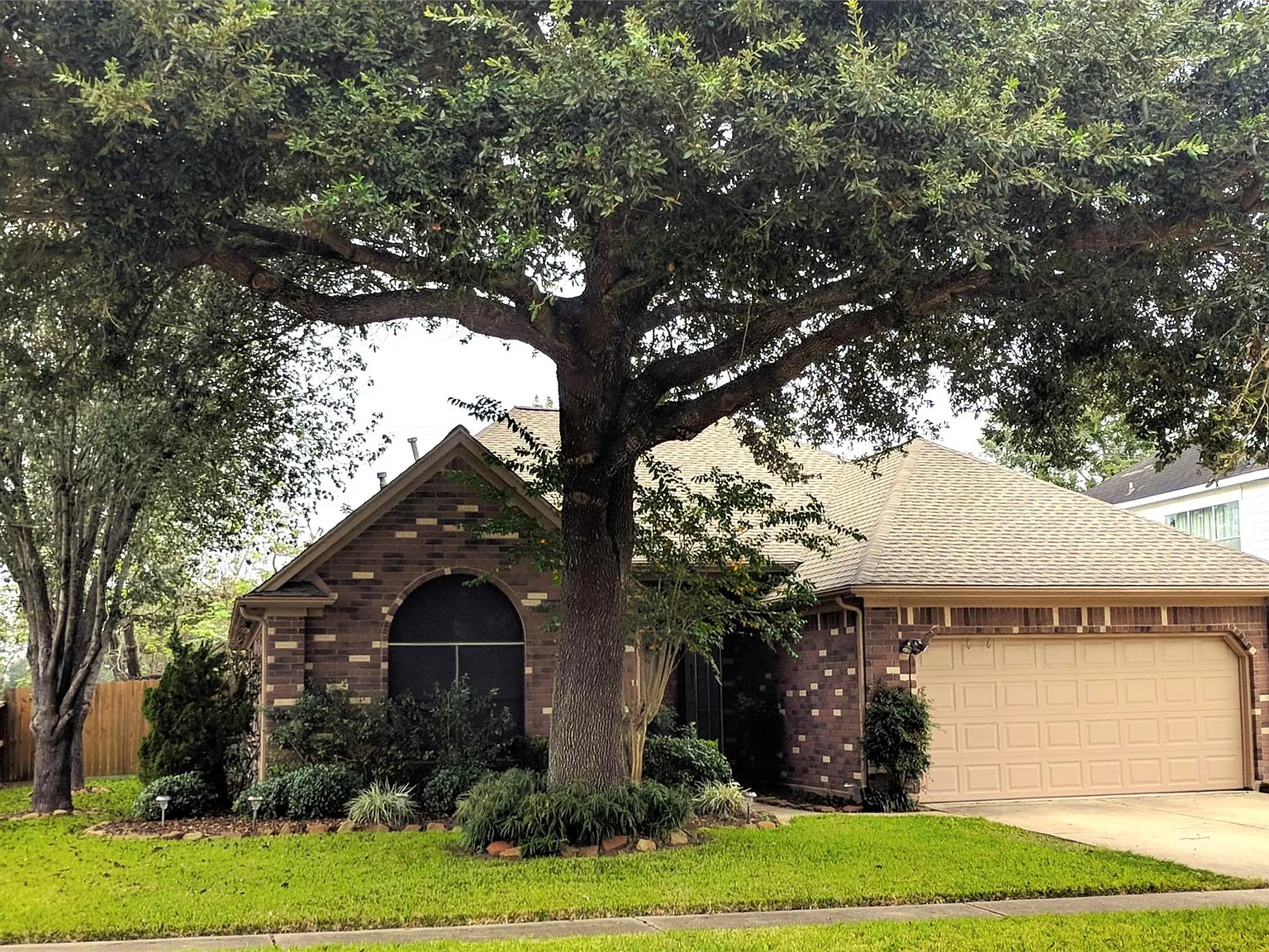 3 bed, 1837 sqft, $2,050 — Photo 1