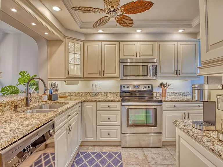 5640 Golf Pointe Dr #101 — Photo 4