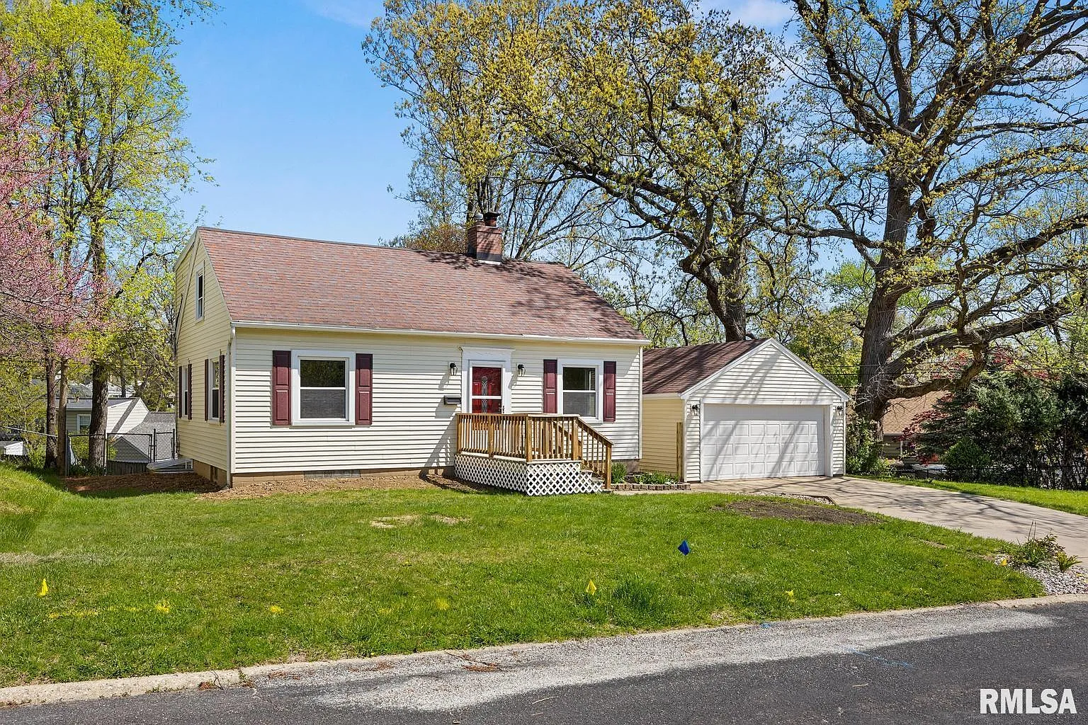 219 W Barrington Rd photo 1