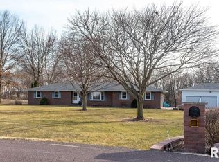 2730 Allentown Rd, Pekin, IL 61554