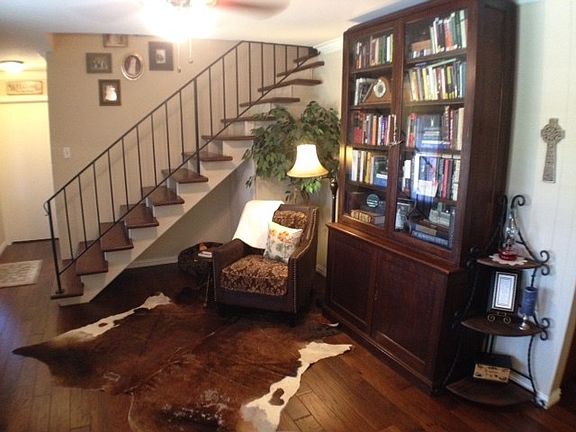 4th image of 1020 W Northgate Dr
