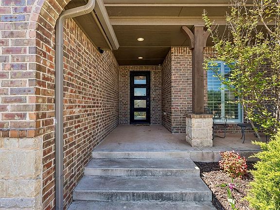 3rd image of 2417 Rumble Ln