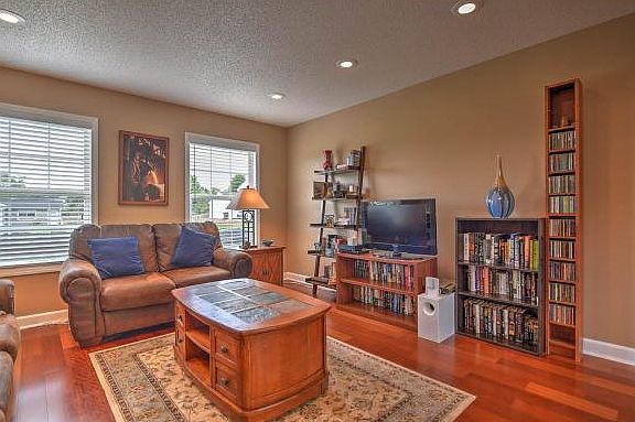 2nd image of 300 Crystal Springs Cir
