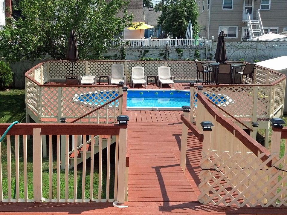 Pool Deck & Bar