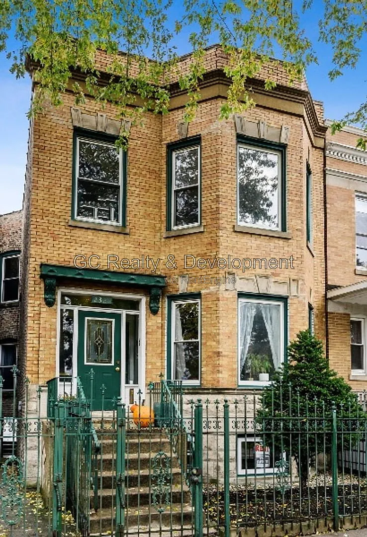 2 bed, 1.0 bath, 1500 sqft, $2,050 — Photo 1